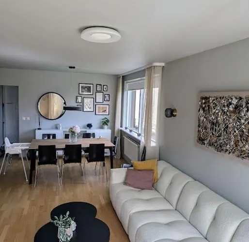 3-Bedroom Apartment, Free Parking, Fragrance Free